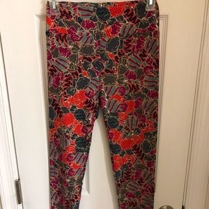 NWOT LuLaRoe OS leggings, never worn!